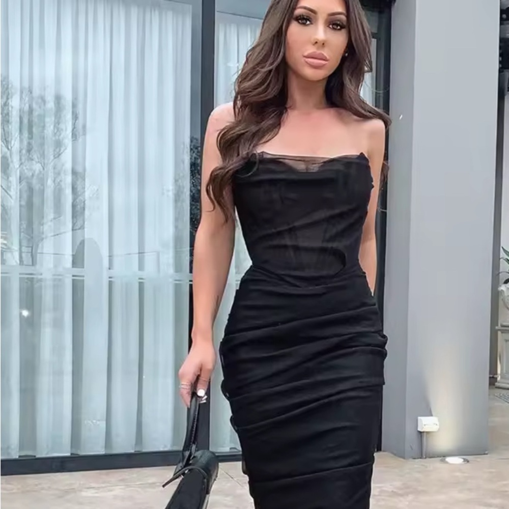 Elegant Black Strapless Dress